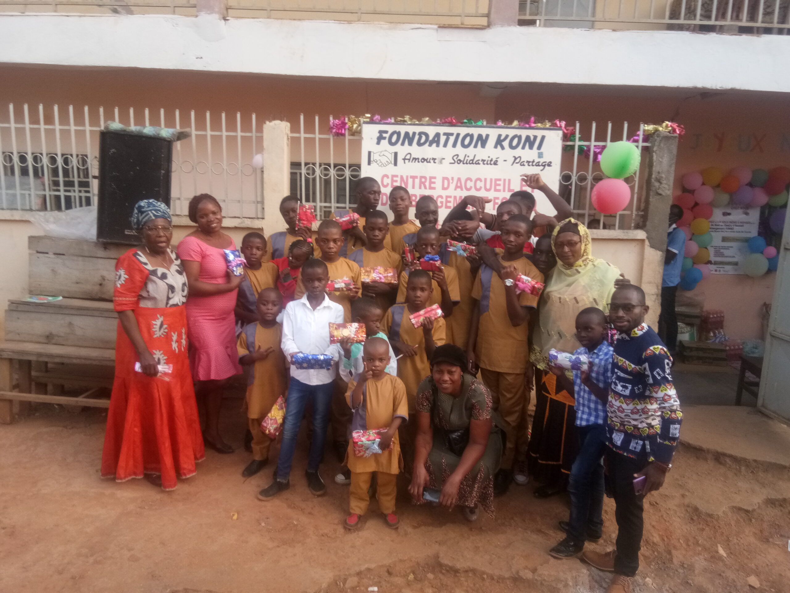 NOËL EN COULEURS AU CENTRE D’ACCUEIL ET D’HÉBERGEMENT « FONKO »