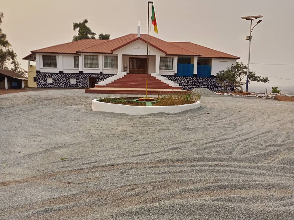 Aménagement des voies d’accès et de certains sites dans la région de l’Est les agents du ministère des Travaux Publics sur le terrain