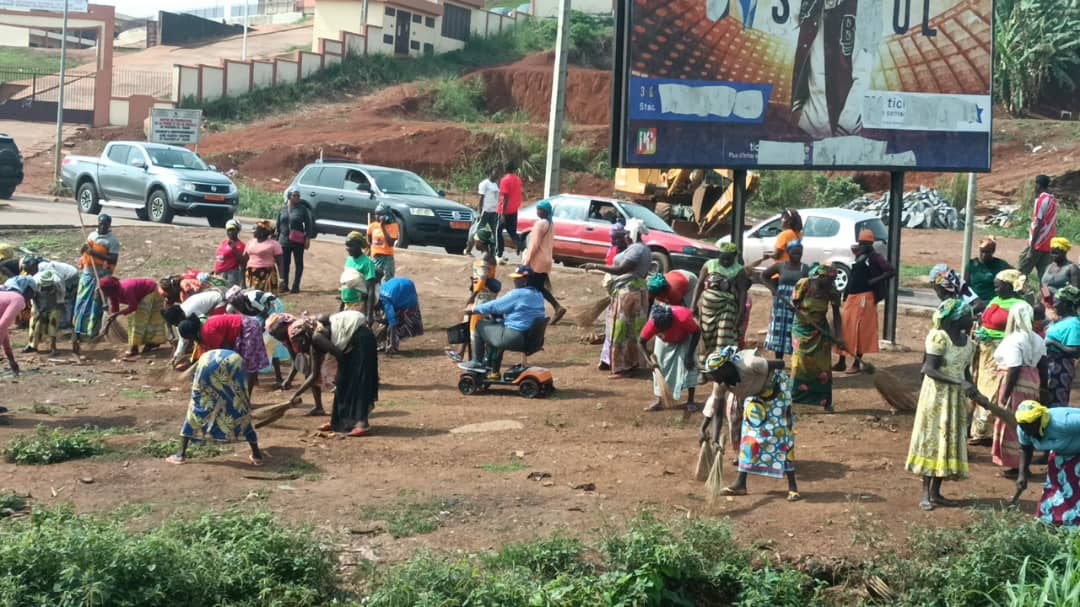 Journée Internationale des Droits de la Femme – L’Association des Bayam Selam du Cameroun s’investit dans la propreté