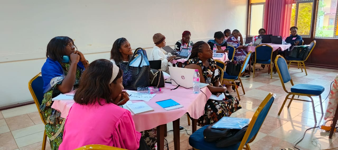Cameroun : Les femmes journalistes et activistes à l’école des concepts clés des droits numériques et la sécurité en ligne à Yaoundé