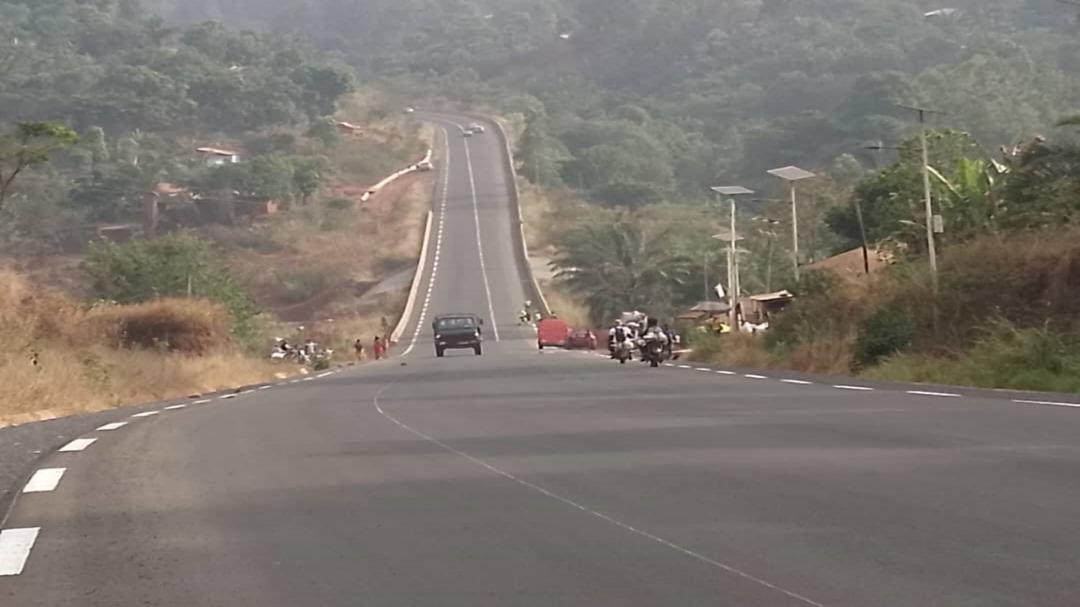 Cameroun : Route Babadjou – Matazem – Welcome to Bamenda officiellement ouverte par le Premier Ministre Joseph Dion Nguté