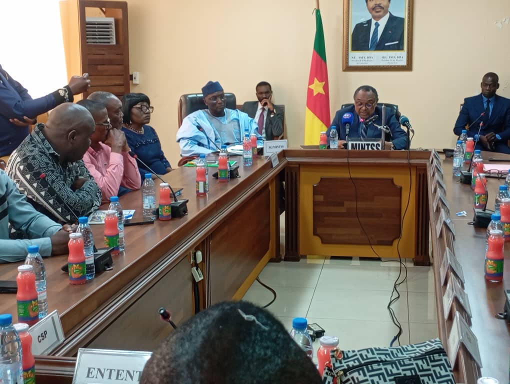 Dialogue social au Cameroun : Le Ministre Grégoire Owona exhorte les syndicalistes à la responsabilité