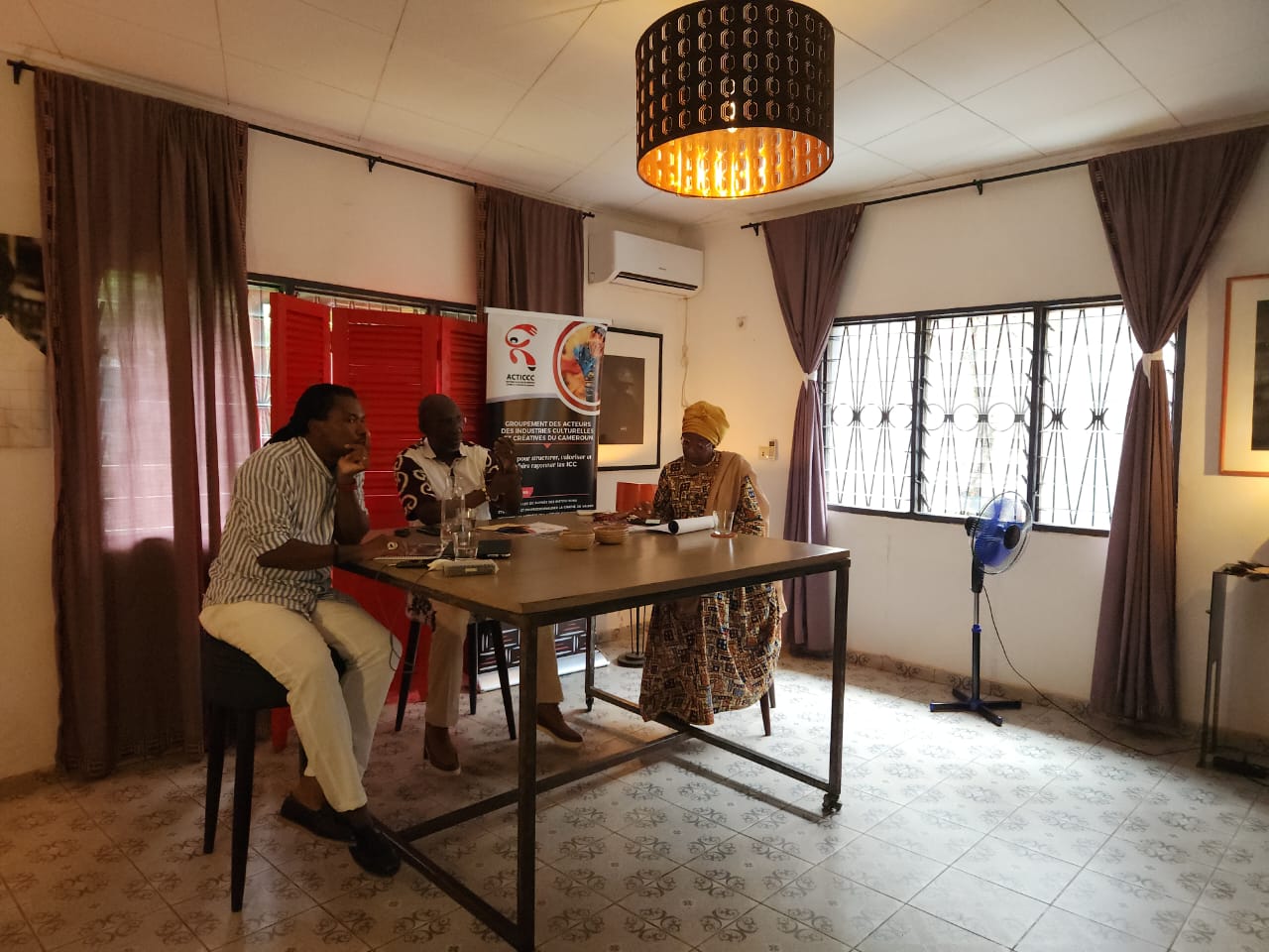 Le Groupement des Acteurs des Industries Culturelles et Créatives du Cameroun rend hommage à KOYO KOUOH une pionnière panafricaniste déterminée passée de vie à trépas le 10 mai 2025