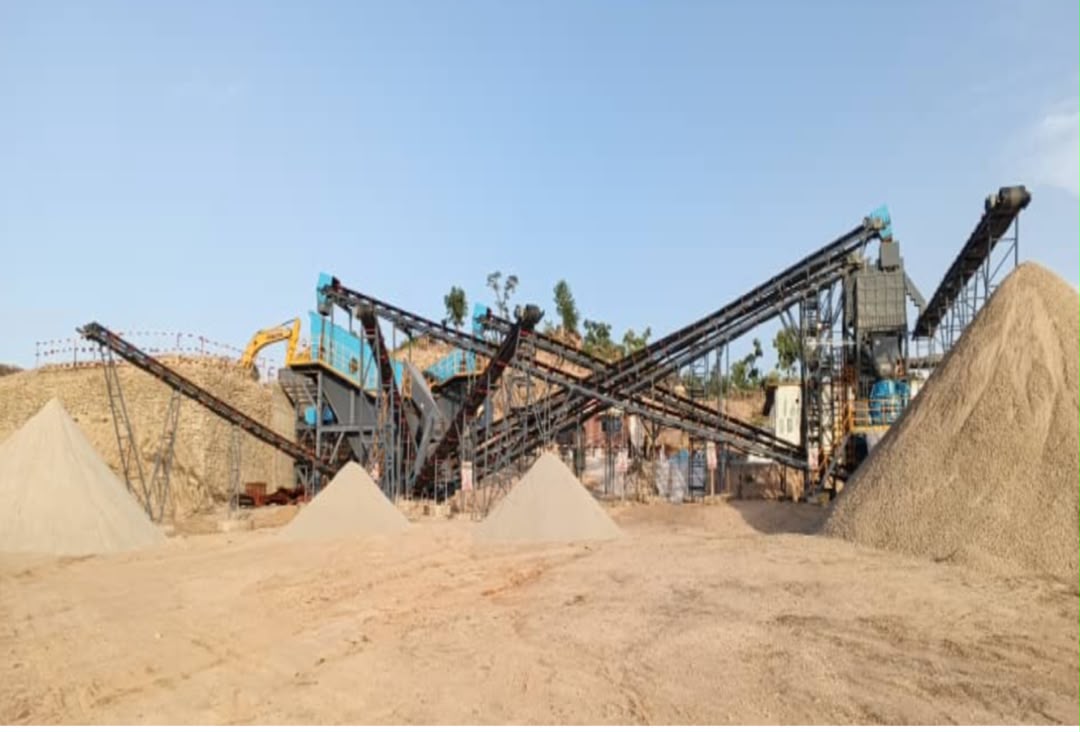 Cameroun : Production des agrégats sur la Section Pont Salah – Entrée village André Ouro l’entreprise CFHEC en action
