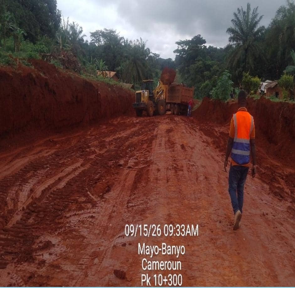 Cameroun : Section Pont de la Mape–Bankim – La couche de fondation mise en œuvre